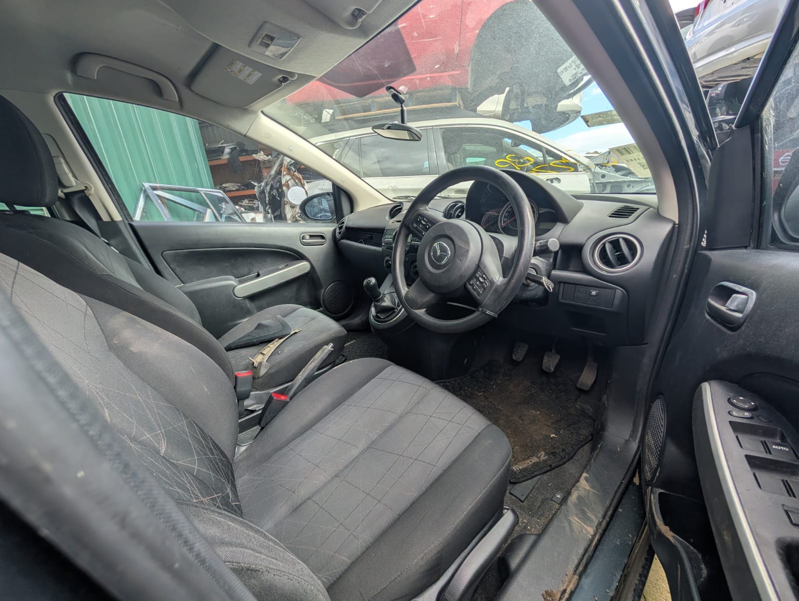 Mazda 2 2011 - Image 9