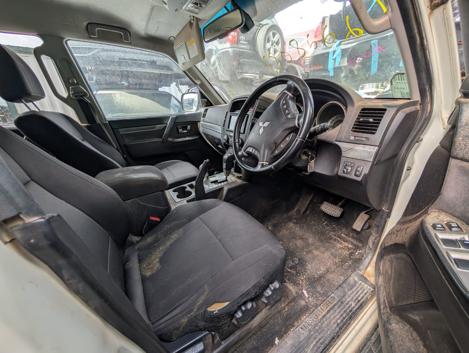 Mitsubishi Pajero 2011 - Image 17